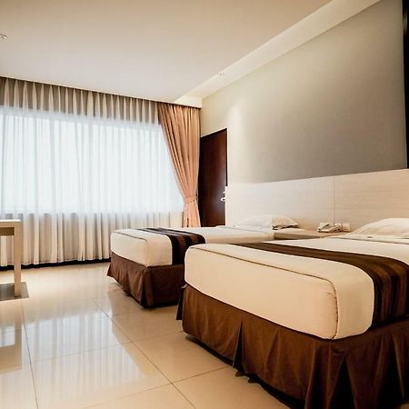 Hotel Asri Plaza Asia Тасикмалая Экстерьер фото