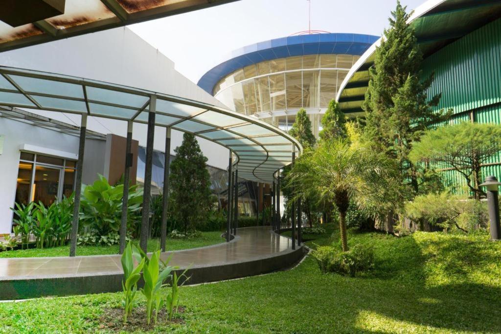 Hotel Asri Plaza Asia Тасикмалая Экстерьер фото