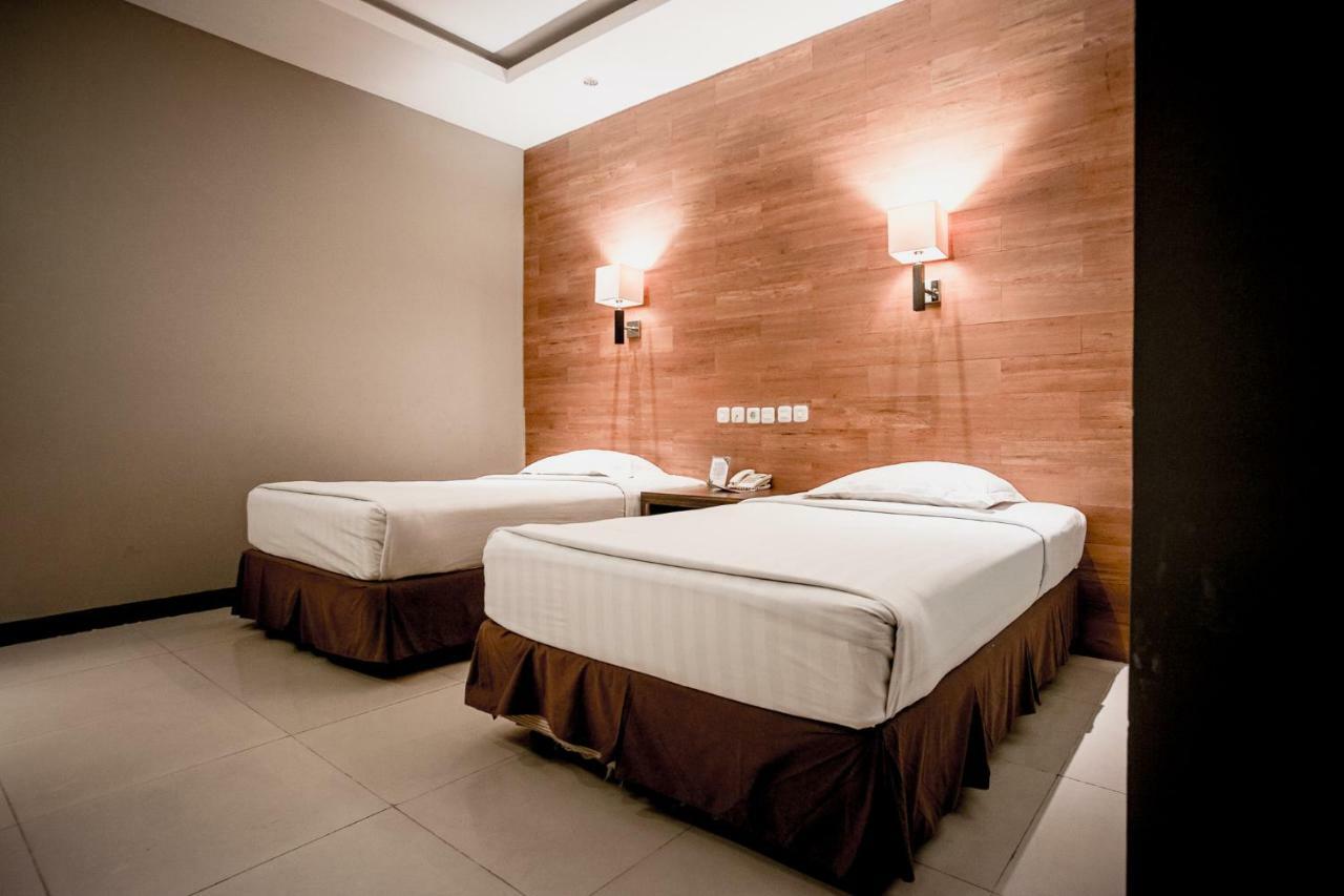 Hotel Asri Plaza Asia Тасикмалая Экстерьер фото